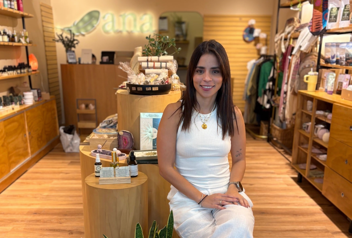 Ana en su tienda